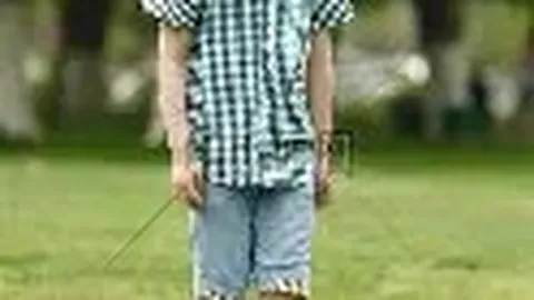 何润东遭遇车祸幸免于难，副导演却不幸断齿