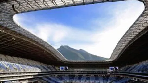 “雷霆58分大胜火箭，绿军加时翻盘，篮网饮恨败北。”